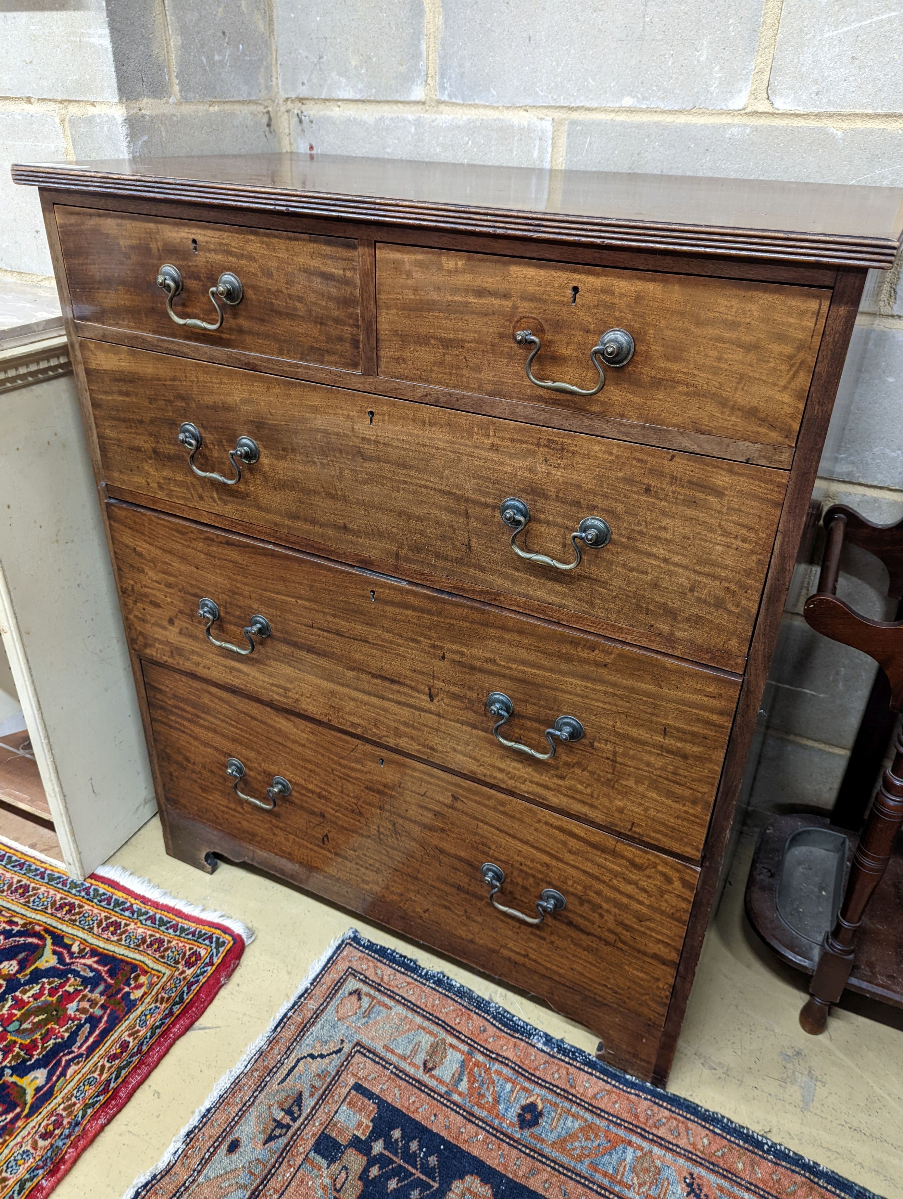 A George III mahogany chest of drawers, width 91cm, depth 52cm, height 107cm
